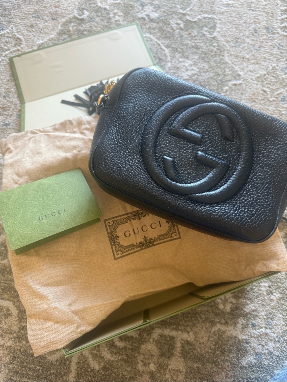 Authentic with receipt Gucci Black Pebbled Leather soho disco crossbody purse